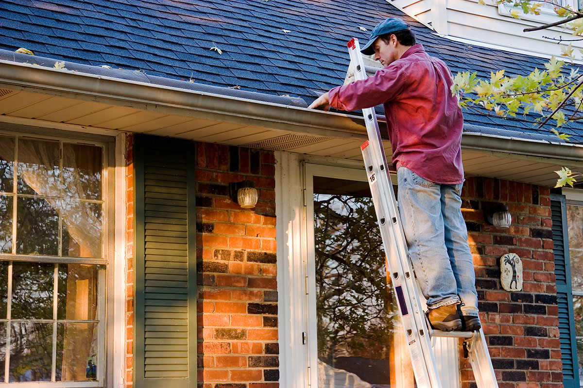 Clean Gutters Make Happy Homes