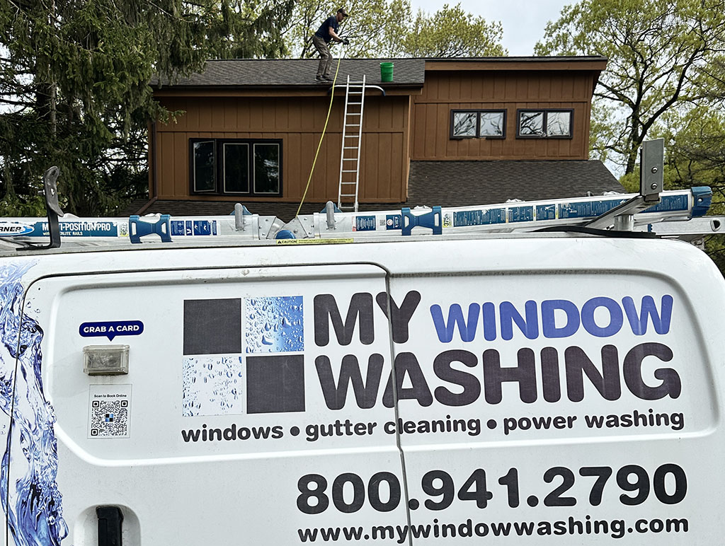 power washer cleaning residential house