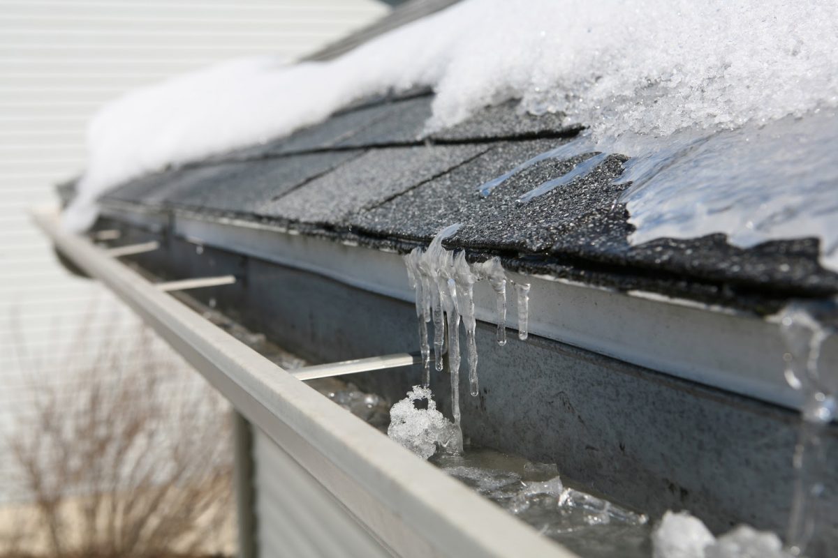 Tips to Prevent Ice Dams in Gutters This Winter