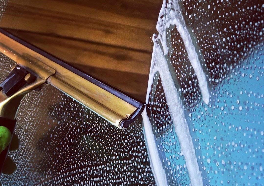 Cleaning windows: Tips for a streak-free view