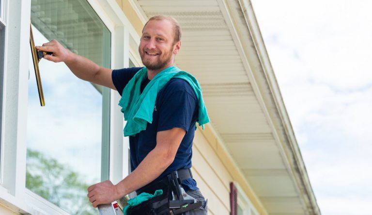 Window Washing: How to Clean Windows the Right Way
