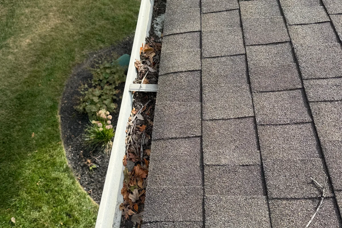 Gutter Cleaning before — Elmhurst IL 1-story house