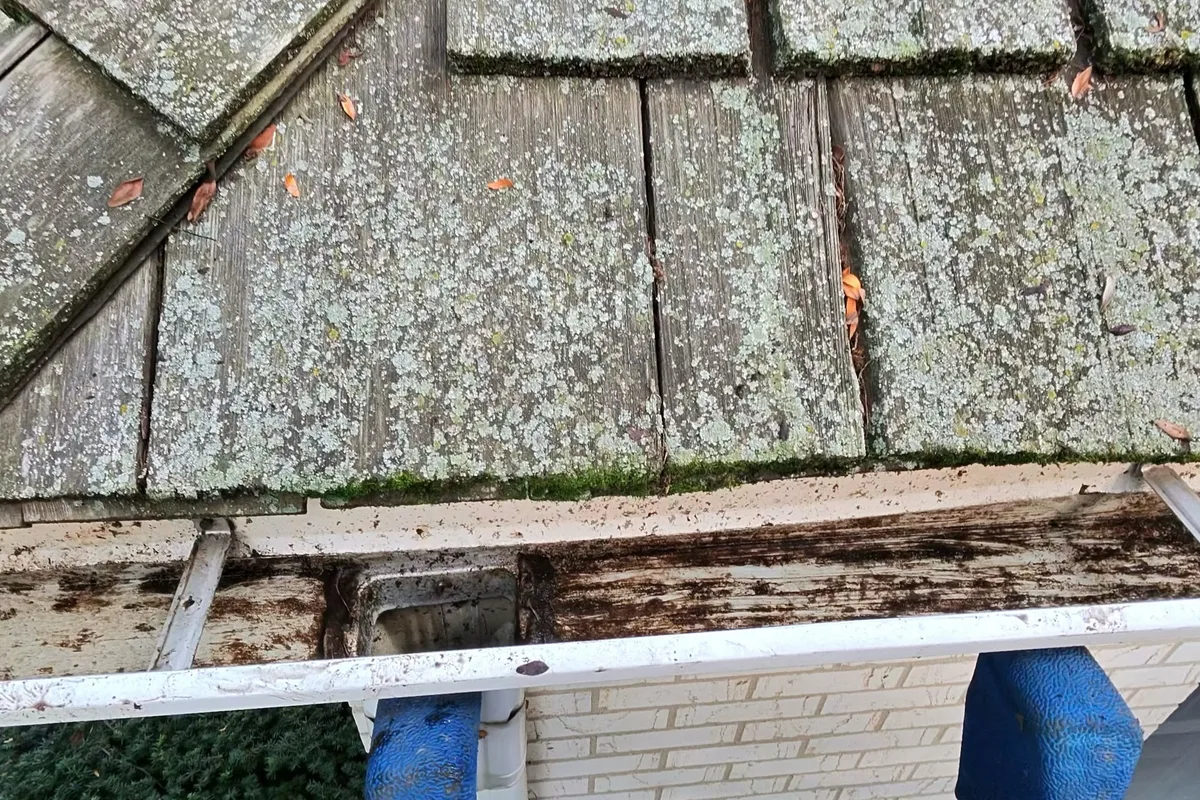 Gutter Cleaning — Glenview, IL