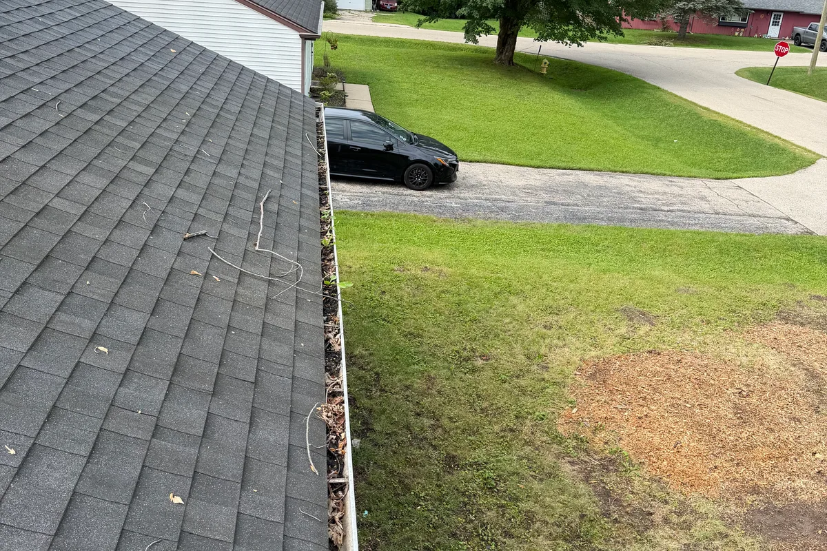 Gutter Cleaning before — Lake Villa IL 1-story house