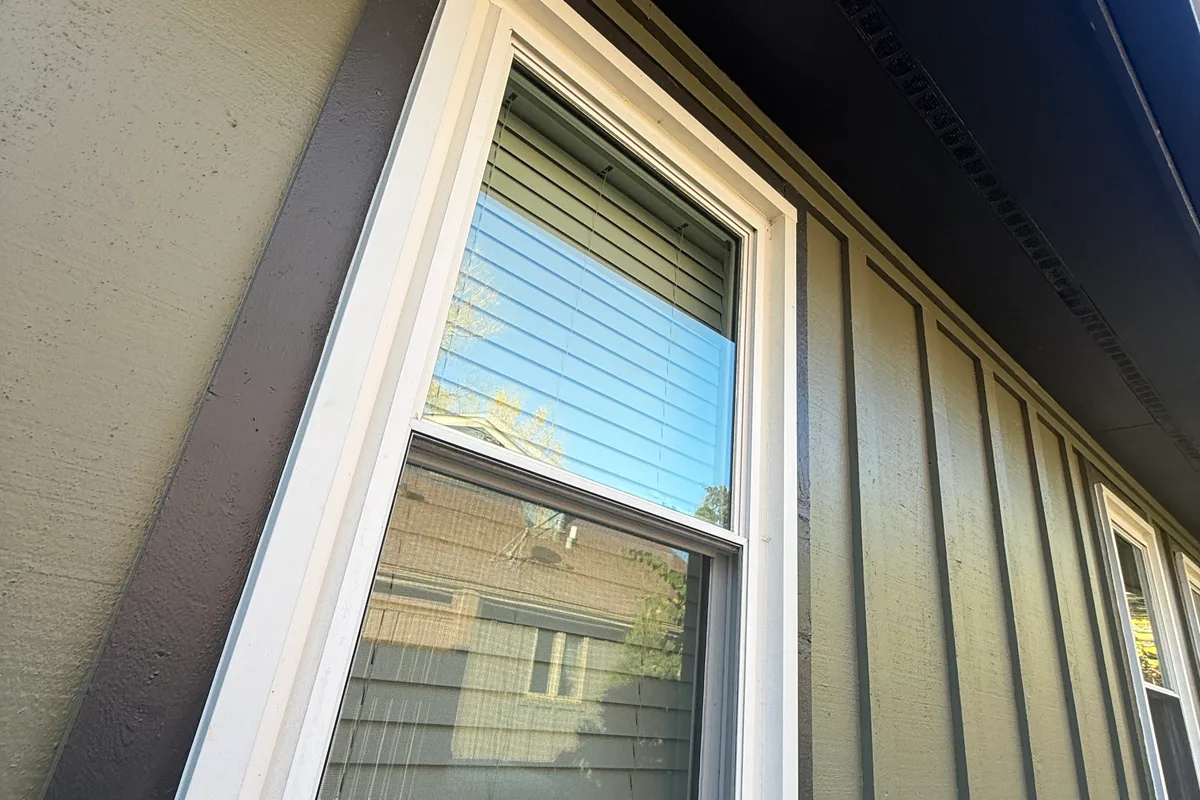 Window Washing before — Antioch IL 1-story house