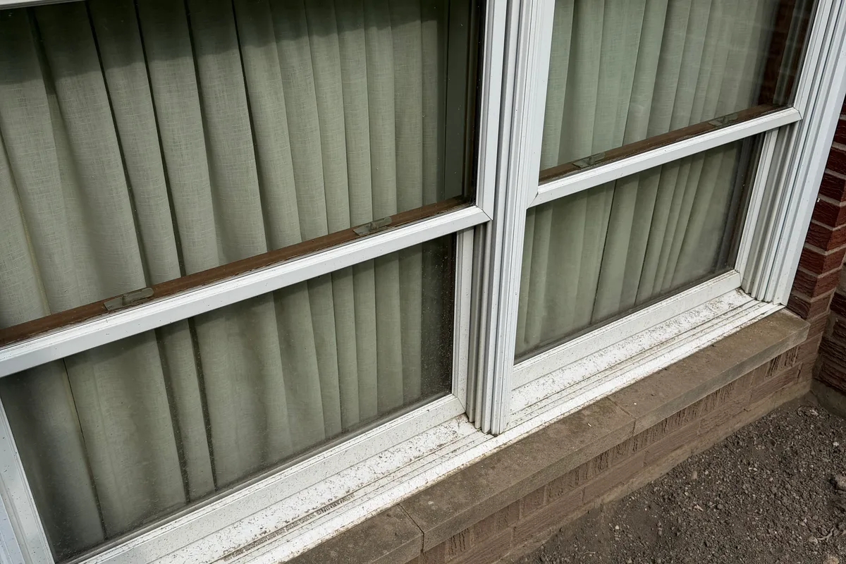 Window Washing before — Arlington Heights IL 2-story house