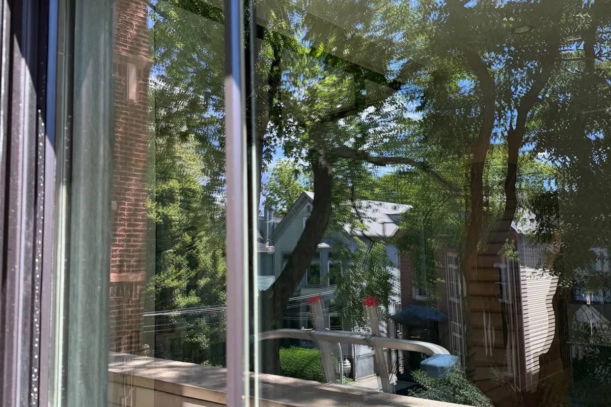 Window Washing after — Chicago IL 3-story house