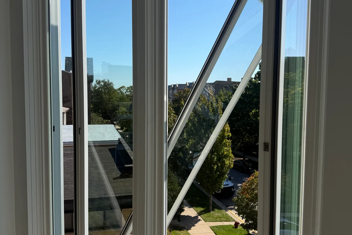 Window Washing after — Chicago IL 3-story house