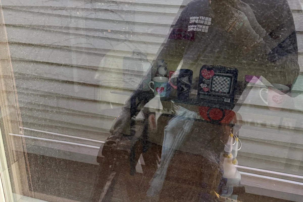 Window Washing before — Chicago IL 1-story house