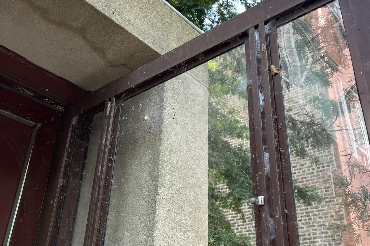 Window Washing before — Evanston IL 3-story house