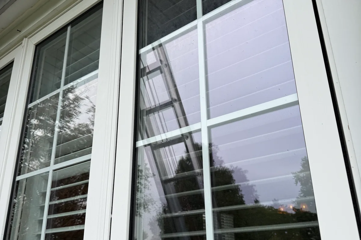 Window Washing before — Glen Ellyn IL 2-story house