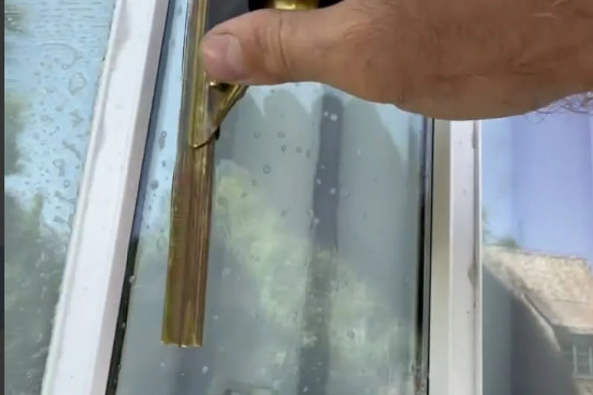 Window Washing before — Glencoe IL 2-story house