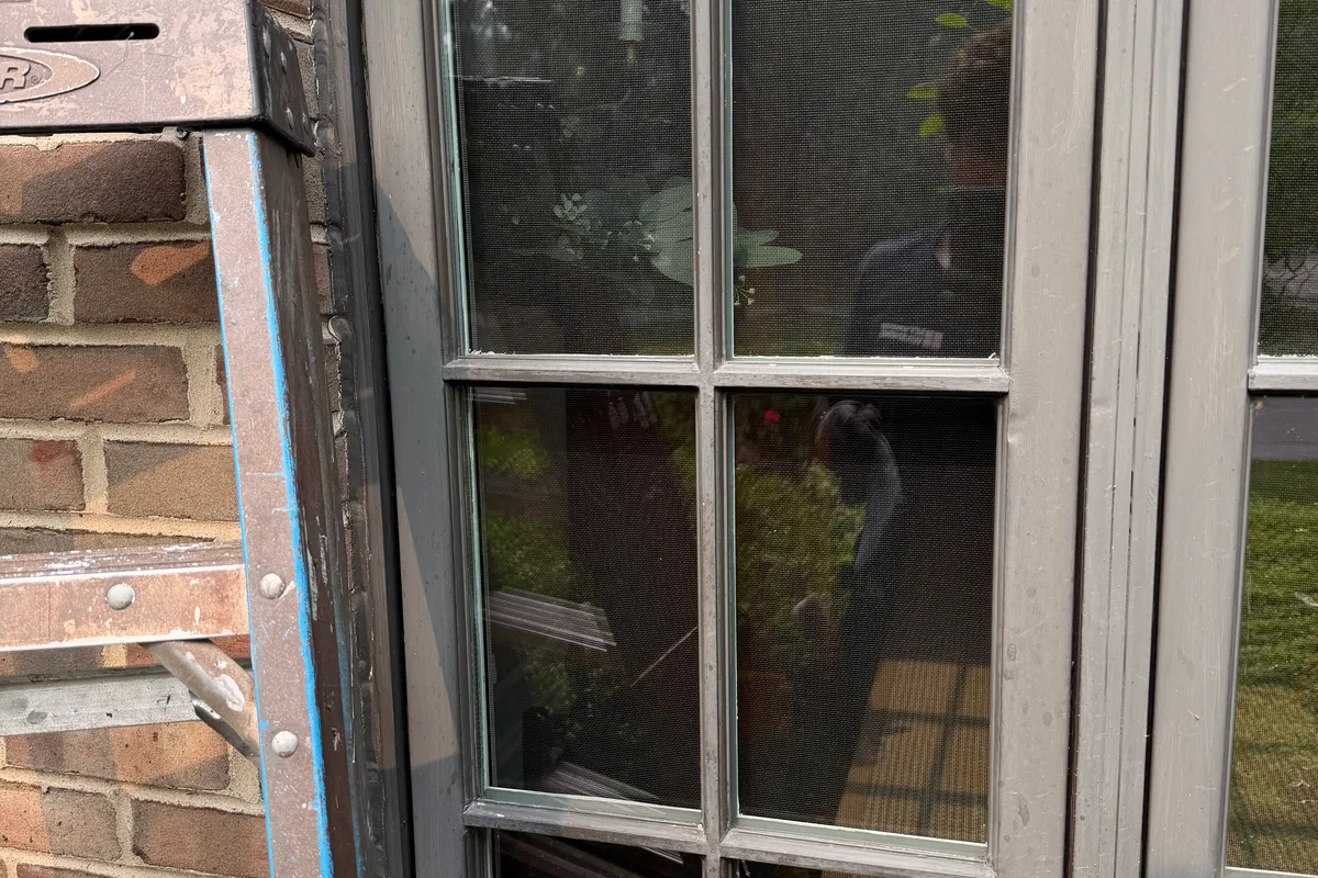 Window Washing after — Lake Forest IL 2-story house